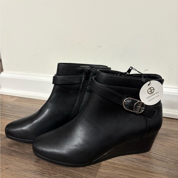 Giani Bernini Black Ankle Booties with Buckle - Picture 1 of 5